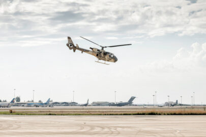 Aerospatiale Gazelle 342 utility helicopter performing an aerobatics demonstration - 9251.pics