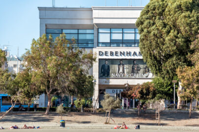 Debenhams department store entrance - 9251.pics