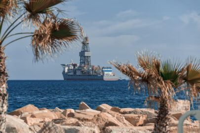 Drilling rig of the coast of Limassol - 9251.pics