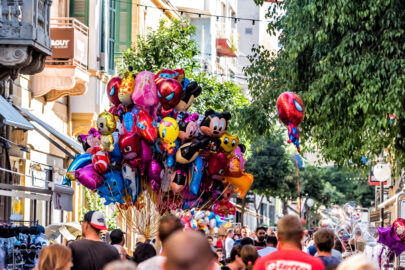 Heap of colorful balloons at crowded Ledra street - 9251.pics