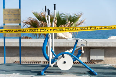 Public exercise equipment fenced with police tape - 9251.pics