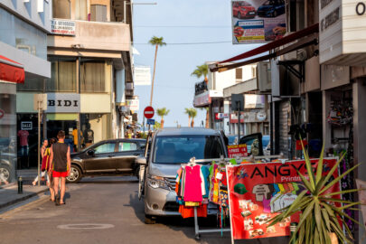Street scene in Larnaca - 9251.pics