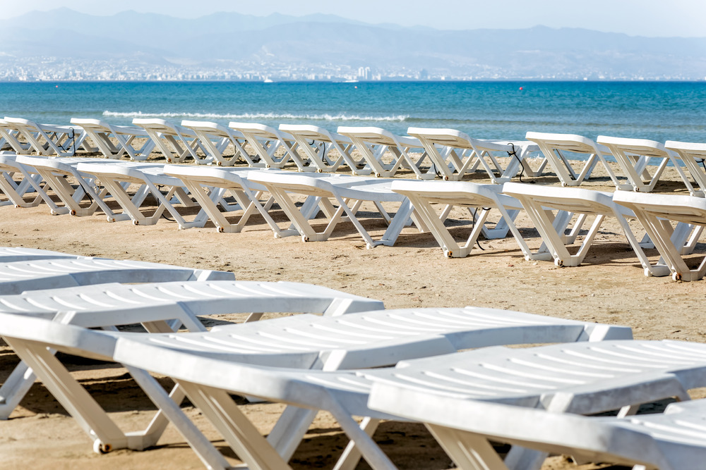 Empty deckchairs - 9251.pics