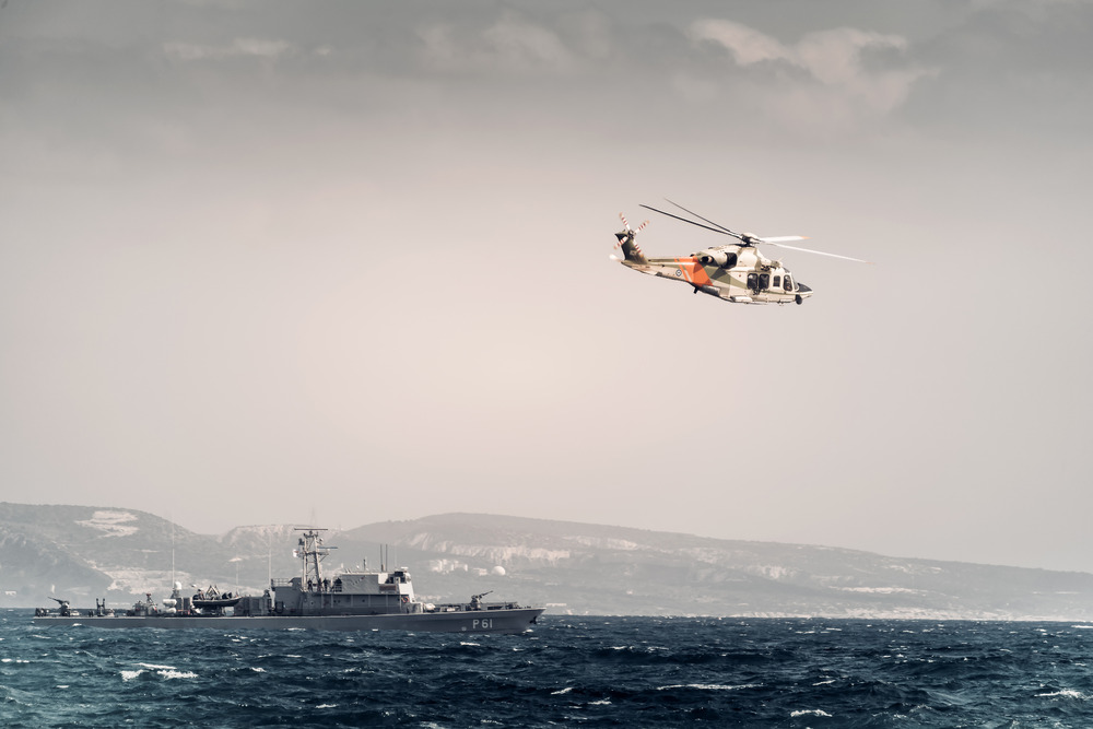 Patrol vessel and rescue helicopter - 9251.pics