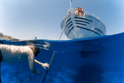 Sightseeing cuise boat and snorkeling tourists - 9251.pics