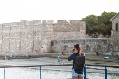 Tourists taking photos of a castle - 9251.pics