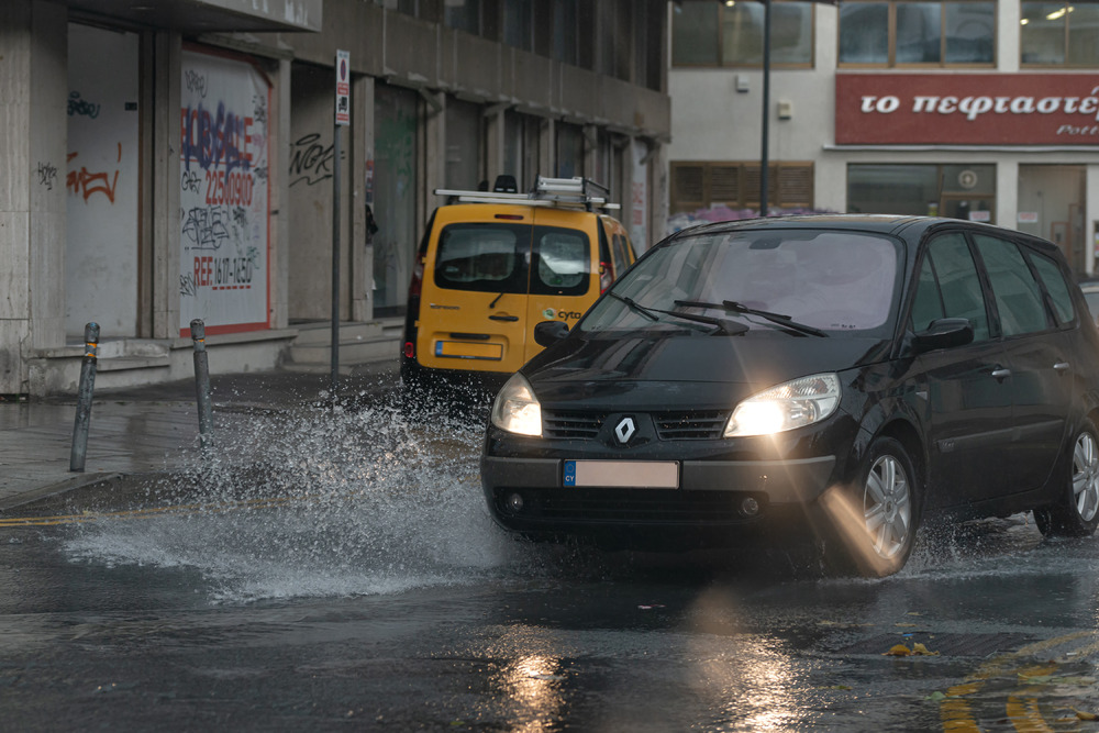 A car drives along the flooded street - 9251.pics