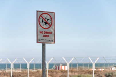 ‘No Drone Zone’ sign - 9251.pics