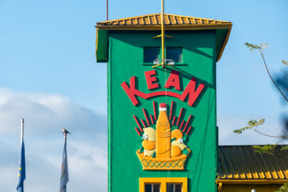 KEAN logo on the roof of the factory - 9251.pics