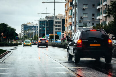 Road traffic on a rainy day - 9251.pics