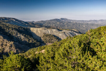 Slopes of Amiantos asbestos mine - 9251.pics